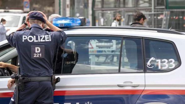 Policija pomogla ženi da uđe u stan - Avaz