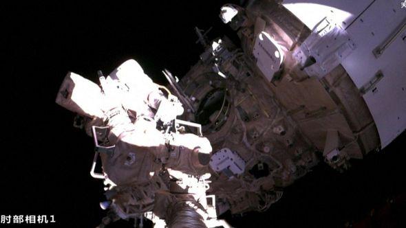 astronauti su izveli 16 zadataka tokom svemirske šetnje. - Avaz