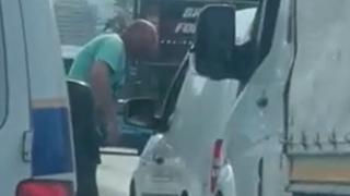 Video / Pogledajte svađu na Otoci, vozač zakočio, drugi ga napao