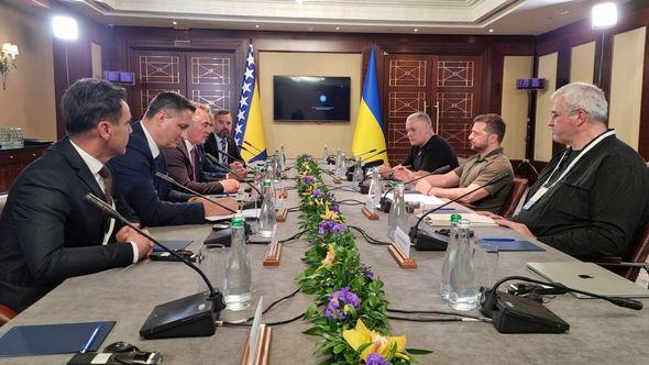 Sastanak u Kijevu - Avaz