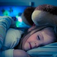 Zašto djeca trebaju spavati u potpunom mraku