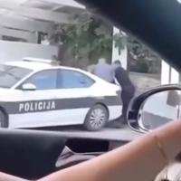Video / Pogledajte divljanje mladića koji je čekićem lupao po vozilu PS Gradačac