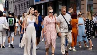 Brojni turisti i ljubitelji filma stigli u Sarajevo: Ulice pune, u baštama kafića se traži mjesto više