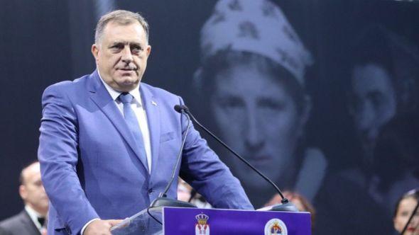 Dodik: Iza njega fotografija protjeranih Bošnjaka iz Žepe - Avaz