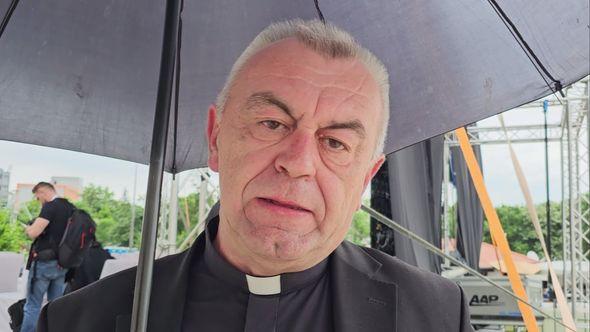 Svećenik Božinović - Avaz