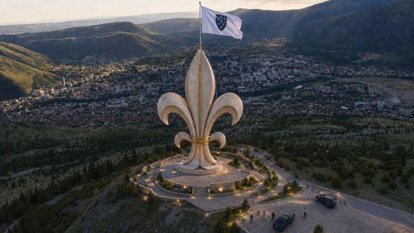 Sanel Kajan, spomenik, Ljiljan - Avaz