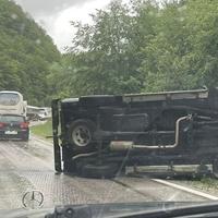 Nesreća u Bugojnu: Prevrnulo se terensko vozilo, povrijeđen vozač