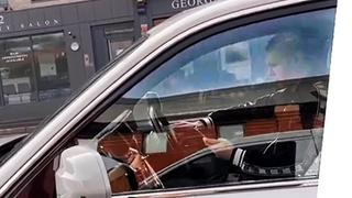 Haland vozi auto od 350.000 eura: Koristi telefon i ne gleda cestu 