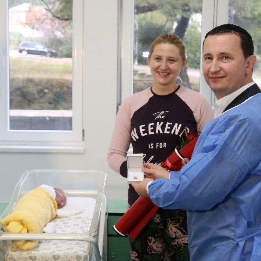 Gradonačelnik Trebinja darovao prvorođenu bebu u Novoj 2024. godini