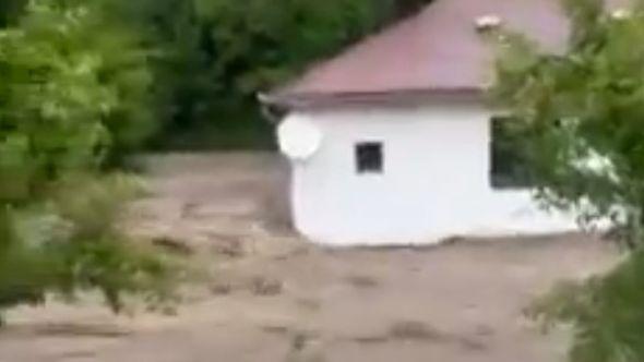 Poplave u Tesliću - Avaz