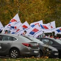 Oko 50 autobusa punih simpatizera Vučićevog SNS-a stigli na miting stranke