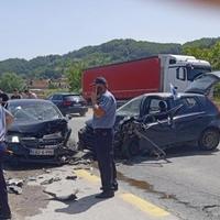 Teška nesreća u blizini Tuzle, tri osobe povrijeđene