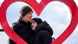 Love blossoms in Serbia between Ukrainian, Russian 'enemies'