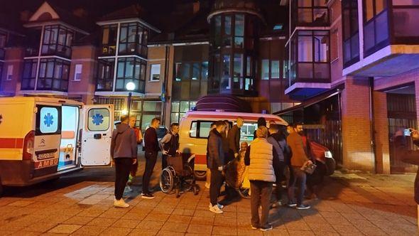 Evakuisani iz zapaljenog Doma za stara lica u Zenici se prevoze u druge ustanove - Avaz