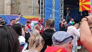 Uvertira za utakmicu: Navijači Srbije zaplesali kolo u Gelzenkirhenu