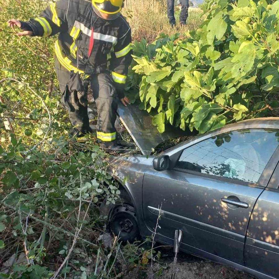Nesreća kod Mostara: Automobil sletio sa ceste, dvije osobe povrijeđene