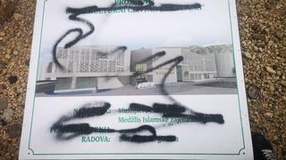 "Avaz" na licu mjesta: U Mostaru uništena tabla s prikazom projekta Interkulturni centar "Mevlana"