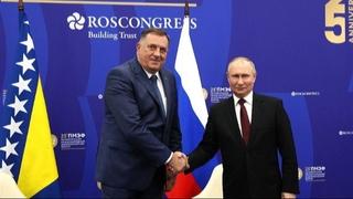 Video / Postalo viralno: Putin izbjegao Dodikov pokušaj da ga poljubi