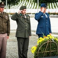 Komandant NATO štaba odao počast žrtvama genocida
