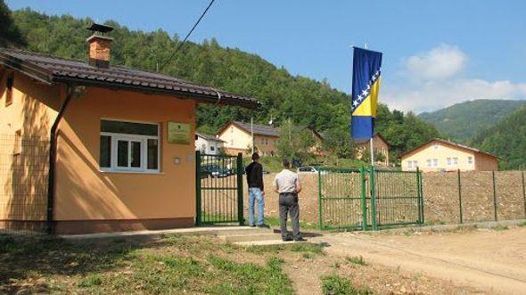 Radio u Odjelu u Ustikolini: Tražio više puta 1.000 KM  - Avaz