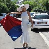 Jelena Karleuša izašla u haljini sa srpskom trobojkom
