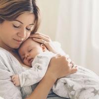 Bebe koje se grle su pametnije: Zašto je dodir najvažnije čulo od rođenja