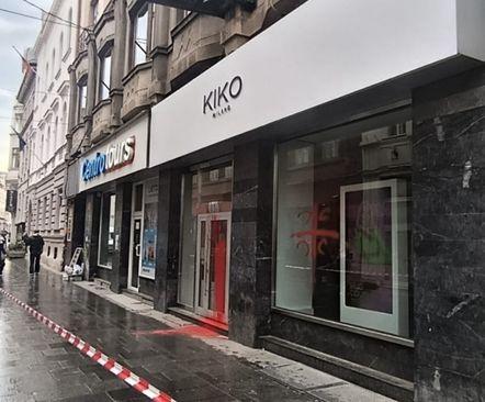 Simboli iscrtani na izlogu - Avaz