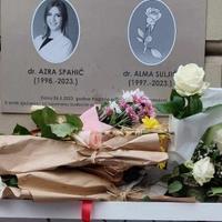 Foto + video / Memorijalna šetnja za tragično stradale doktorice Azru i Almu: Njihov gubitak nikad niko neće moći nadoknaditi
