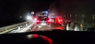 Djelimično odblokiran saobraćaj u Stuparima: Vozači idu uskim prolazom