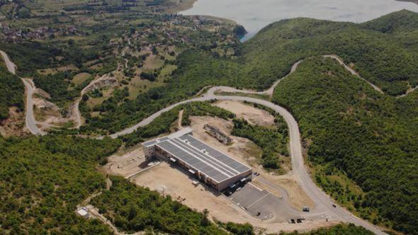 Fotonaponski paneli na fabrici u Prozoru su ljeti ugašeni, jer vlast ne dozvoljava povrat viška struje u mrežu - Avaz