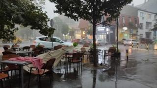 Beograd pogodilo nevrijeme: Na snazi crveni meteoalarm zbog obilnih pljuskova i olujnog vjetra
