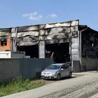 Izgorio magacin filmske opreme u Surčinu: Šteta totalna