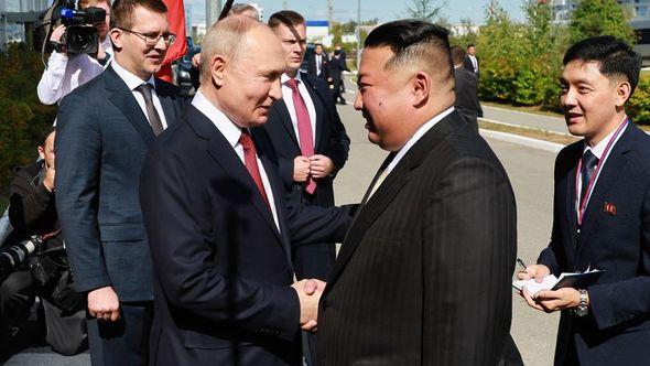 Vladimir Putin i Kim Jing-un - Avaz
