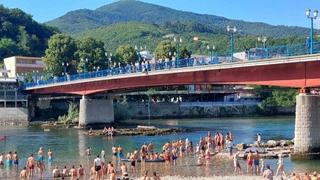 Popularne igre na Žanju u Goraždu okončane šlaufijadom i skokovima s mosta
