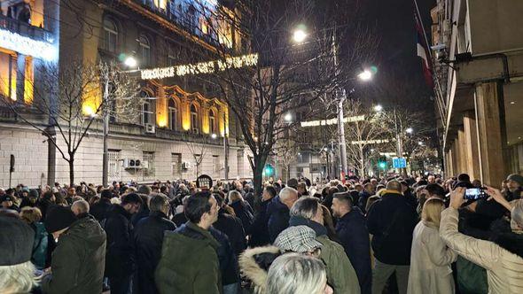 Protesti nastavnika ispred Vlade Srbije - Avaz