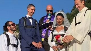 Zakleli se na vječnu ljubav pa skočili u ambis: Snimak neviđenog vjenčanja kruži internetom