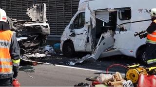 Stravična nesreća: Minibus sa državljanima BiH i Hrvatske sletio s ceste, jedna osoba poginula