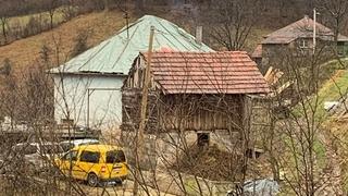 Mještani Ljubetova koje je pogodio zemljotres: Potrebno nam je još radne snage, pada kiša, kuće su najlonom pokrivene