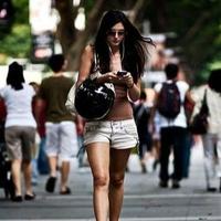 Perverznjaci na balkanskim Telegram grupama imaju stravičan plan: Slikaju djevojku na ulici, a onda ih progone