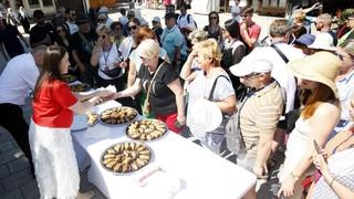 Gradonačelnica Karić proslavila Kurban bajram sa sugrađanima darivanjem baklava i dobrih želja
