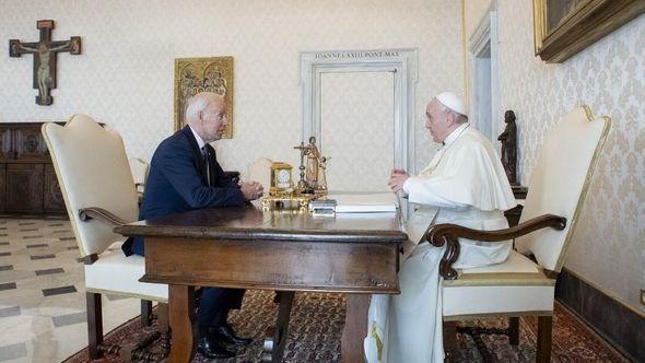Džo Bajden i papa Franjo - Avaz