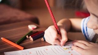 Učiteljica podijelila odličan trik kako djecu naučiti da pravilno drže olovku 