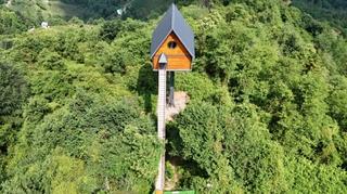 U Rizeu izgrađena kuća na željeznom stubu visokom 12 metara