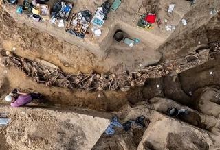 Jezivi prizori: Otkrivena zastrašujuća masovna grobnica u Poljskoj, kosti su posvuda