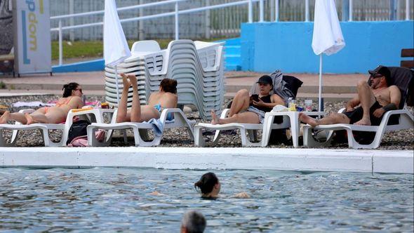 Građani osvježenje potražili na bazenima - Avaz