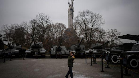A boy takes pictures of old tanks on display at a war museum in Kyiv, Ukraine - Avaz