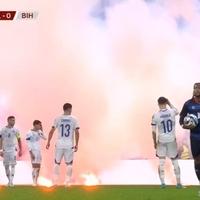 Navijači BiH bakljadom izazvali prekid utakmice u Luksemburgu, imali poruku za Savez