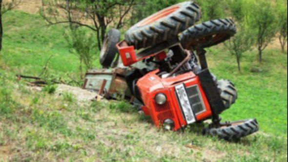 Traktor se prevrnuo  - Avaz
