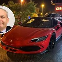 Bizarna scena iz Hrvatske: Došao u štab stranke u Ferrariju, pa poručio "da će predstavljati malog čovjeka"