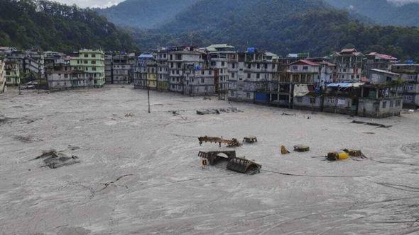 Najmanje 10 ljudi je poginulo u poplavama - Avaz
